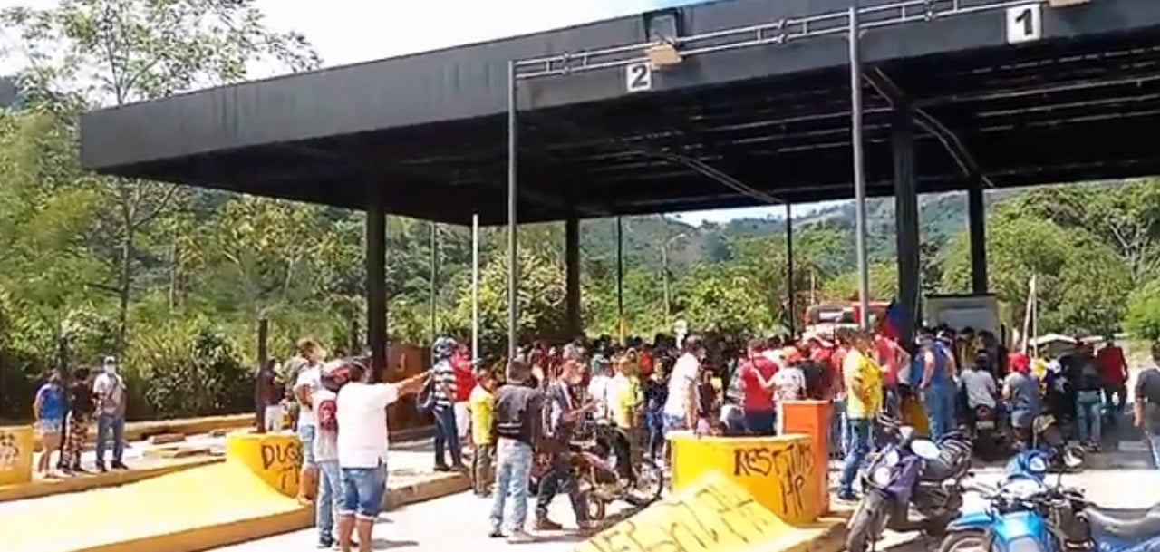 Comunidad destruyó el peaje de Rionegro, Santander, en rechazo por reanudación del cobro