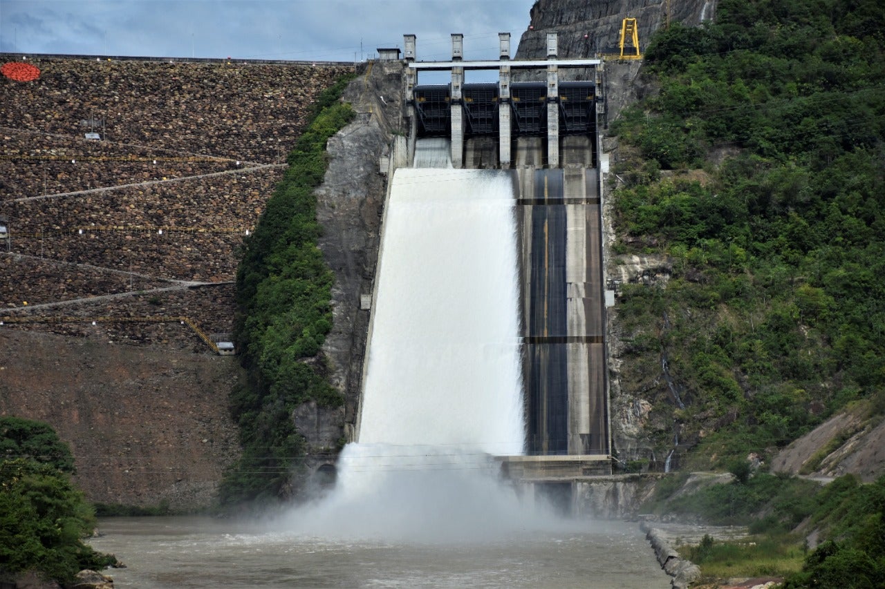 Comunidades atentas a la apertura de las compuertas