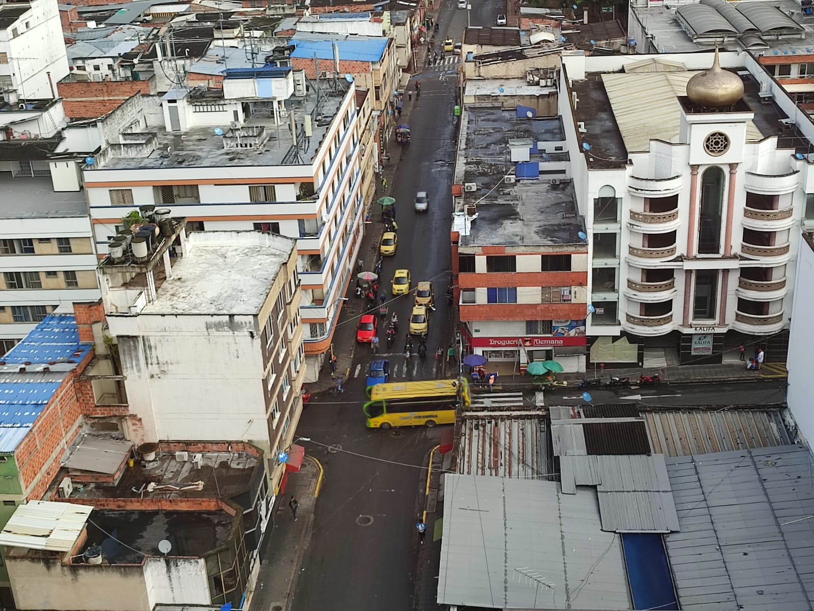 No aplica 'pico y placa' para los taxis.