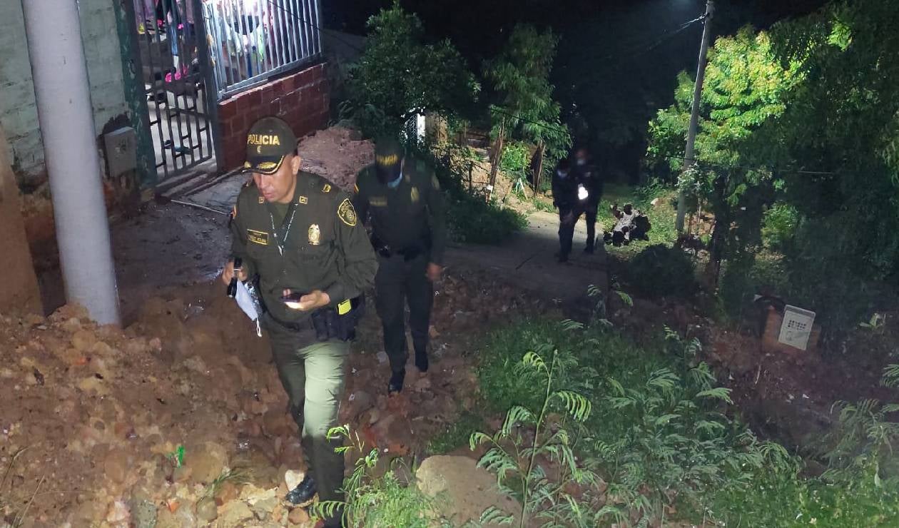 Policía y bomberos realizan la busqueda