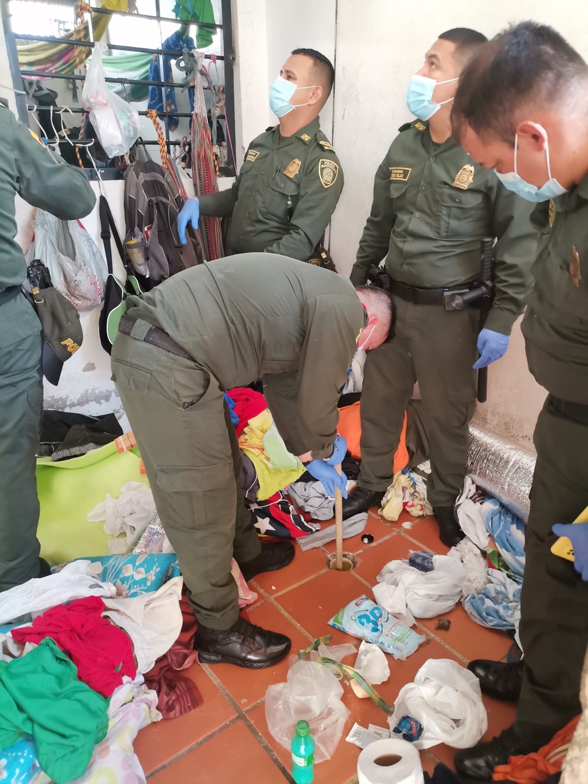 Las autoridades realizaron controles en las celdas transitorias