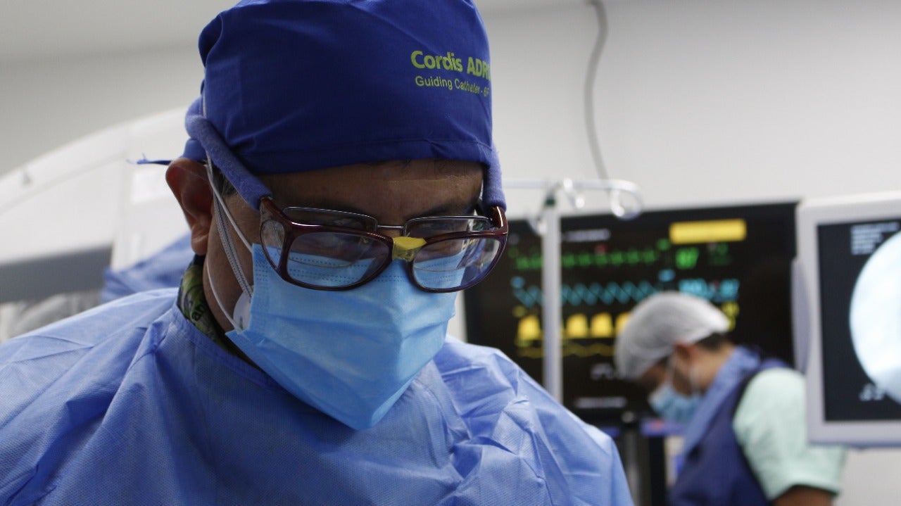 Implante de catéter pulmonar en la FCV.