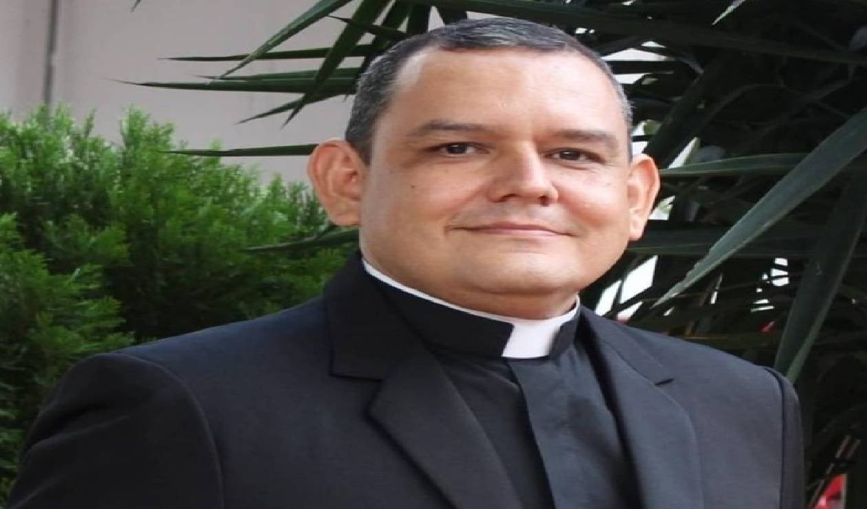 Monseñor Israel Bravo