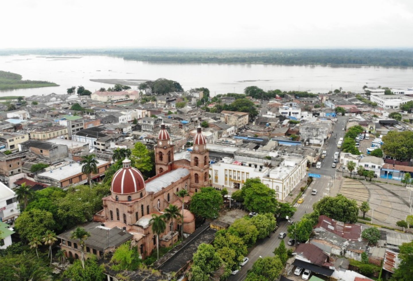 Las autoridades mantienen recompensa de $20 millones para quien dé información sobre autores de atentados.