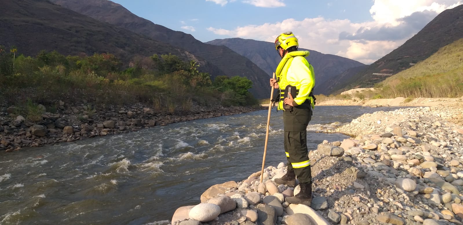 Búsqueda de niño en el río Chicamocha