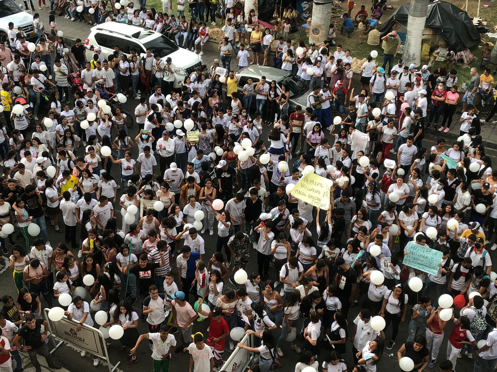 Estudiantes realizan plantón en Bucaramanga