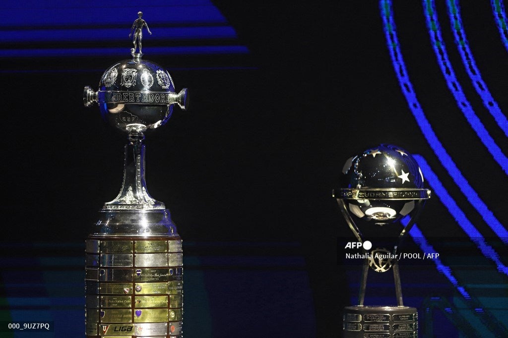 Trofeos Copa Libertadores y Copa Sudamericana