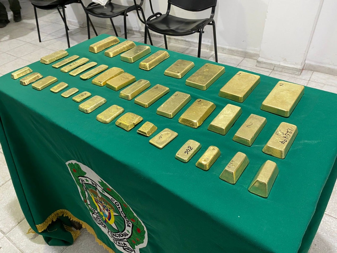 Incautan lingotes de oro en Santander.