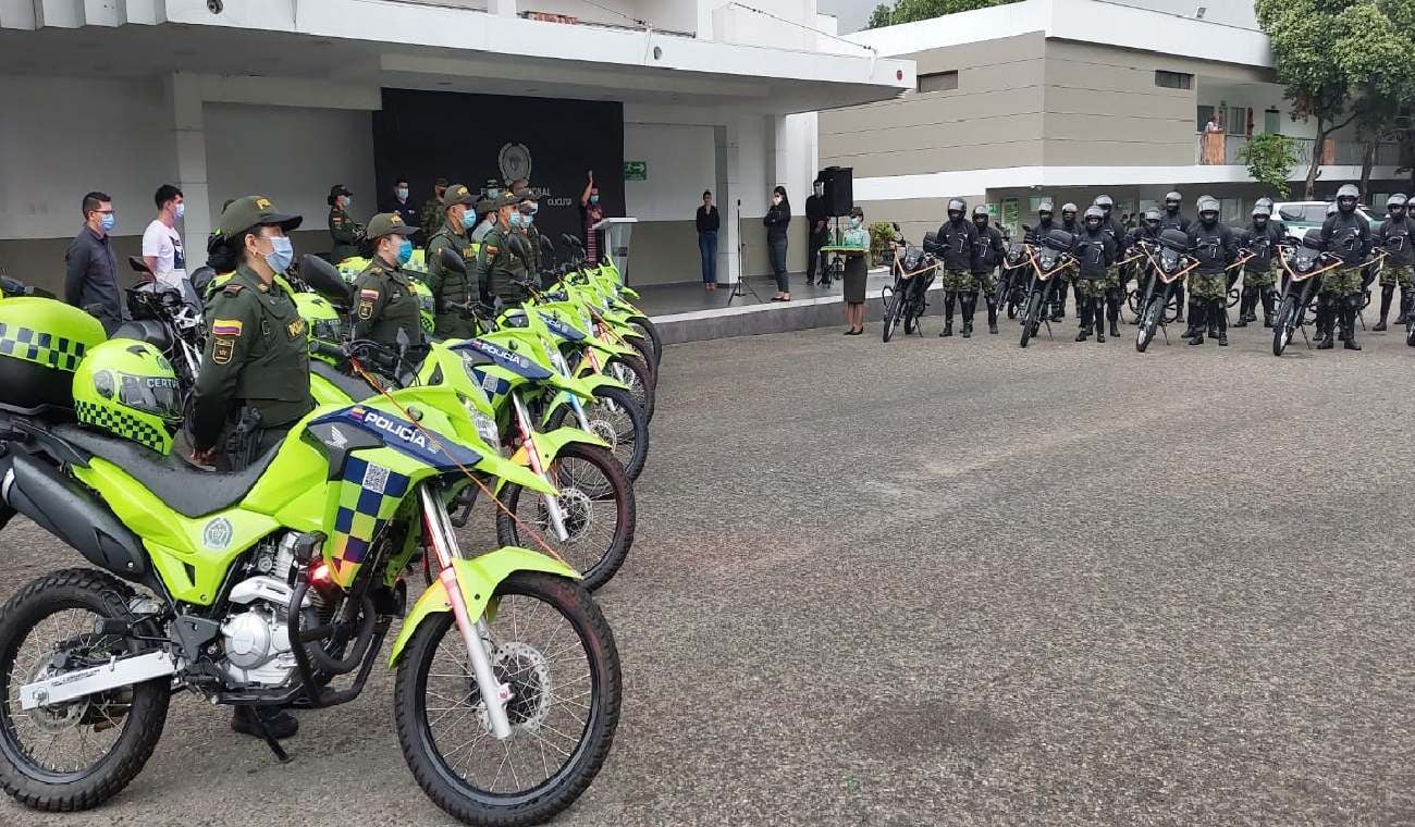 Alcaldía entregó motos a la Policía