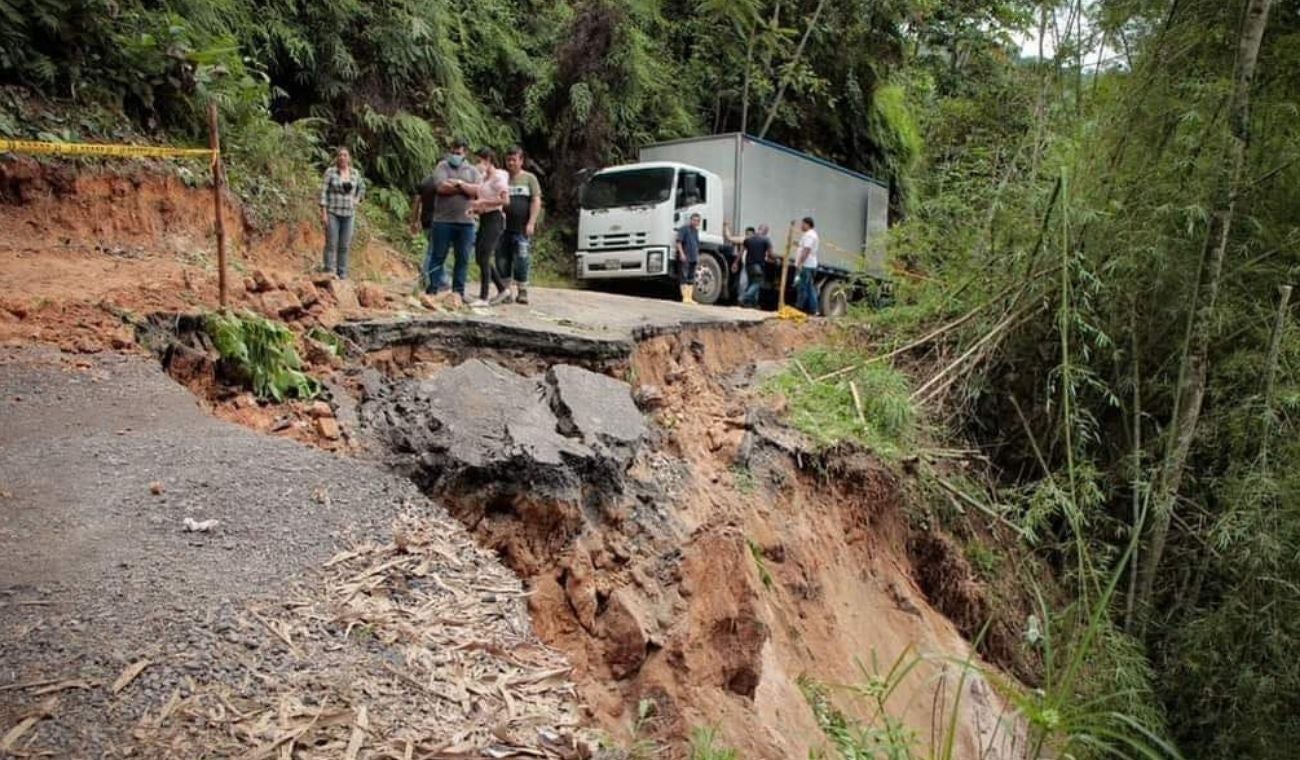 Vía de Rionegro incomunicada por derrumbe