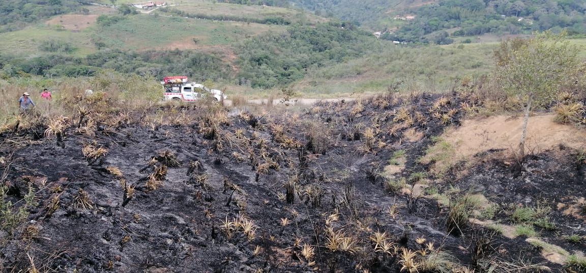 Incendio forestal en Barichara, Santander