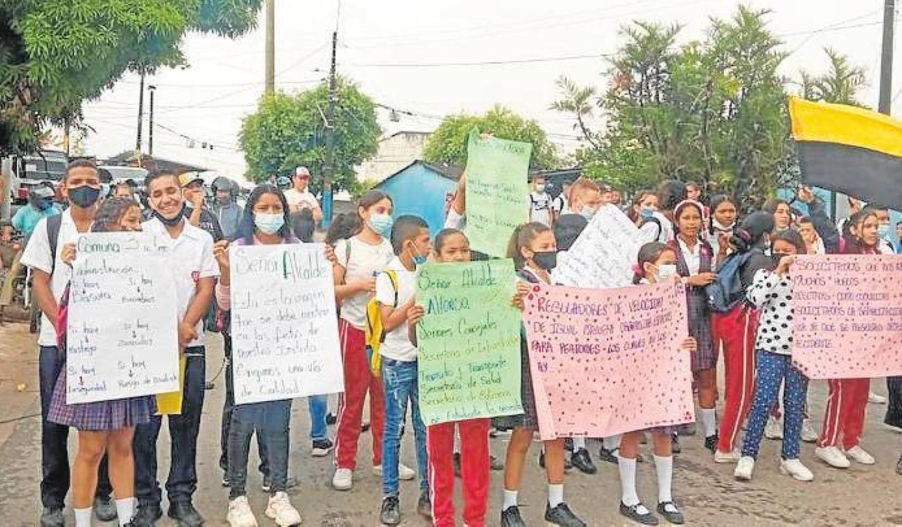 Estudiantes del Mega Colegio de Barrancabermeja protestan por falta de seguridad