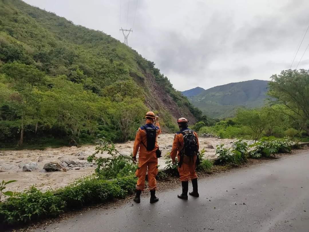 Defensa Civil vias incomunicadas Santander