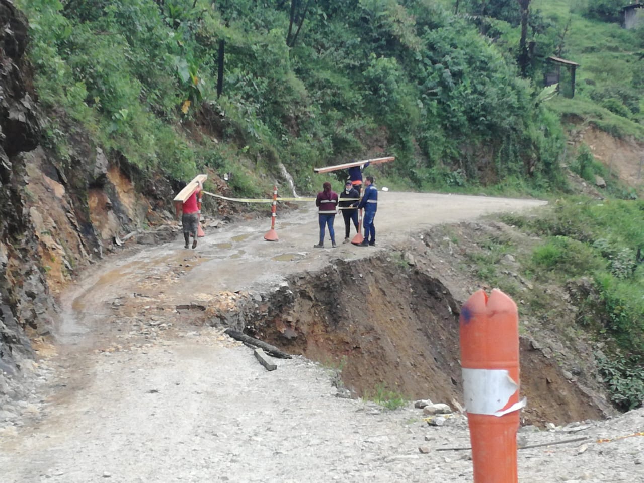 Derrumbes en la vía la Soberanía