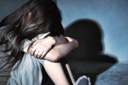 Las niñas tienen 12 y 15 años y son sus hijas.