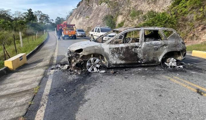 Vehículo incinerado