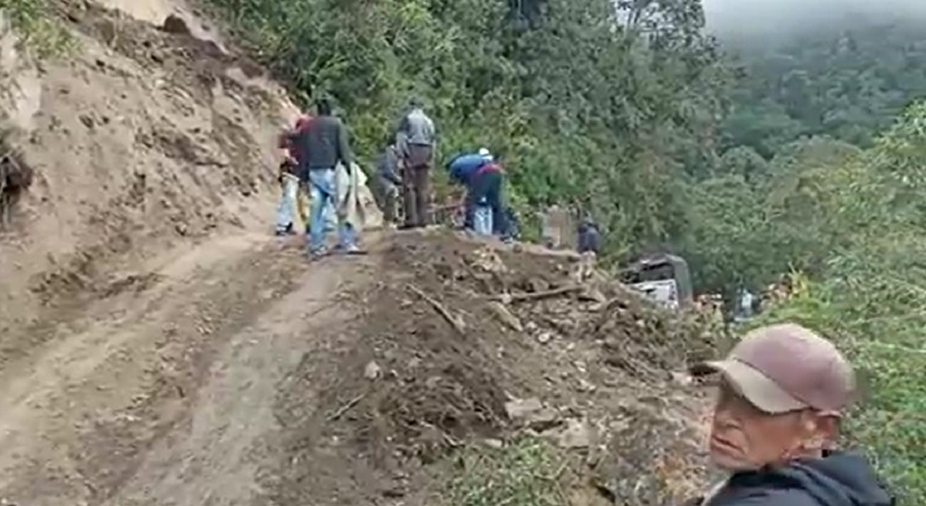 Ante los daños que se han registrado la comunidad ha intentado rehabilitar la carretera.