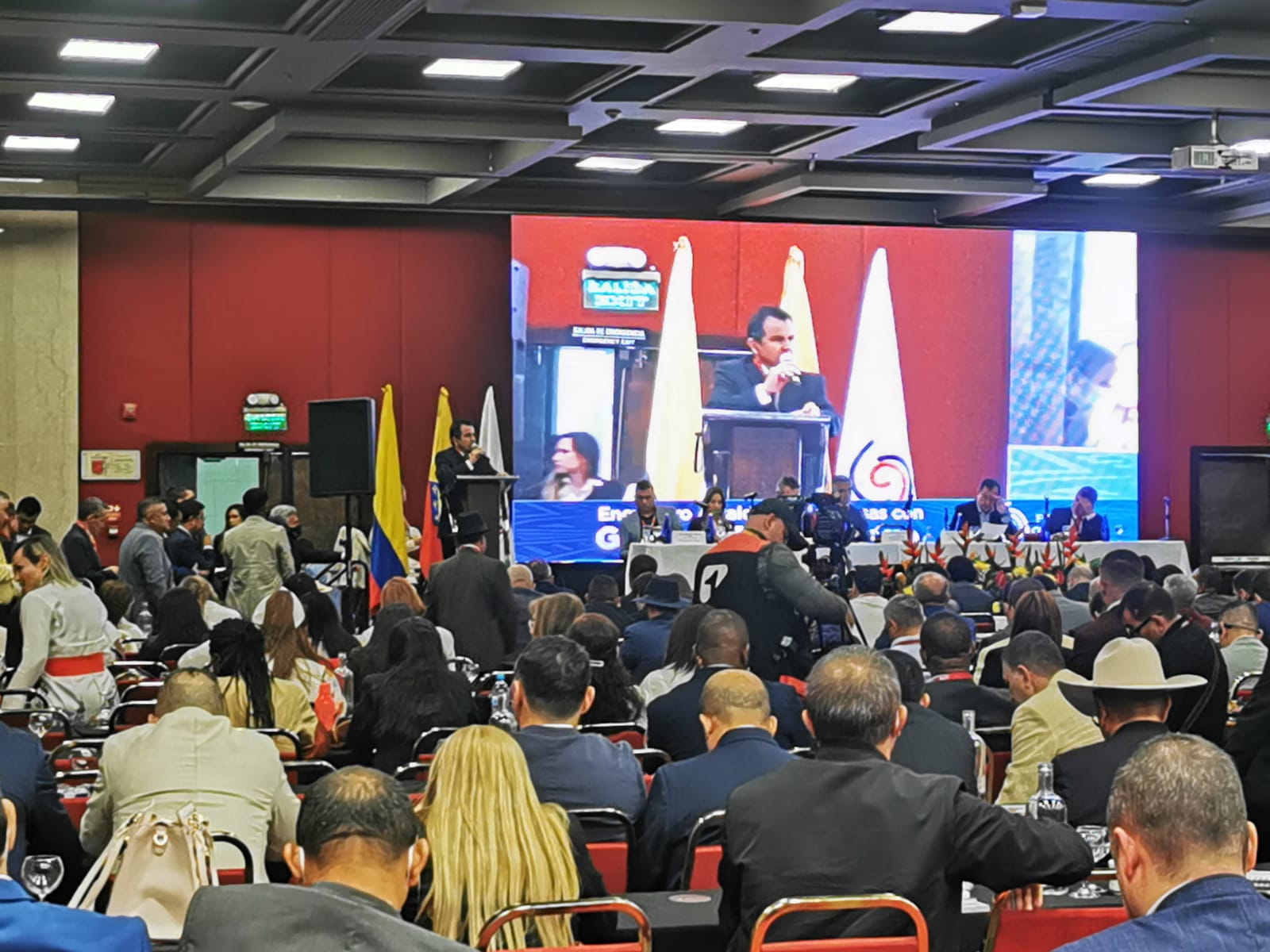 Reunión nuevo gobierno con alcaldes del país