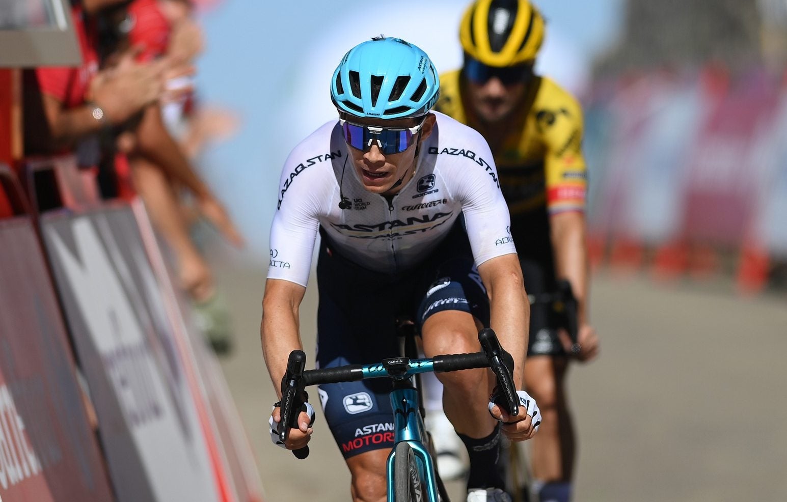 Superman López en otra etapa de la Vuelta a España 2022