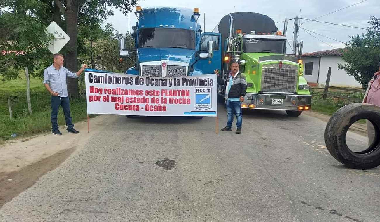 Conductores en la vía Ocaña - Cúcuta