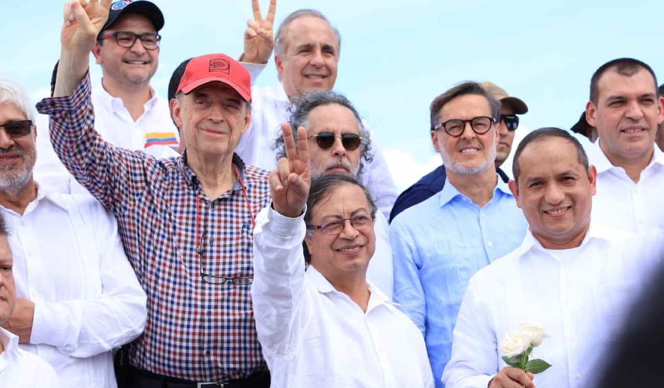 Gustavo Petro en el puente internacional Simón Bolívar