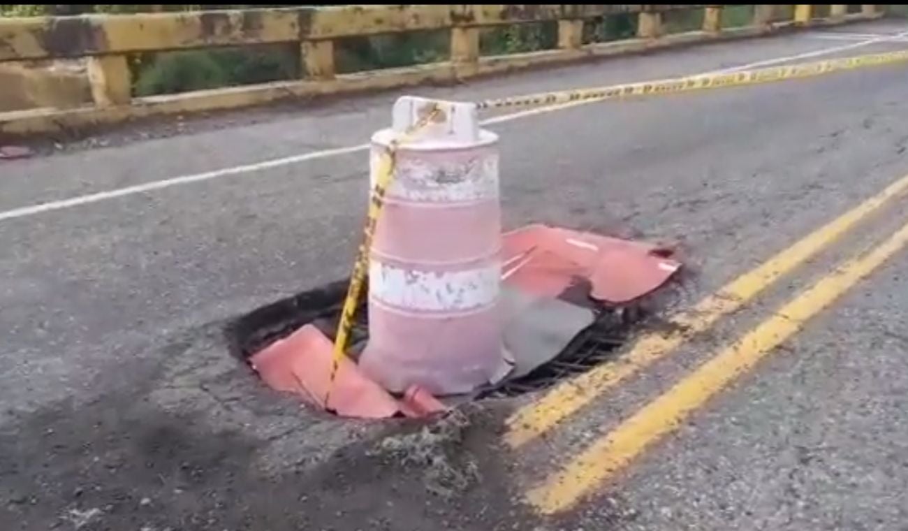 Hueco vía nacional Bucaramanga - Barrancabermeja