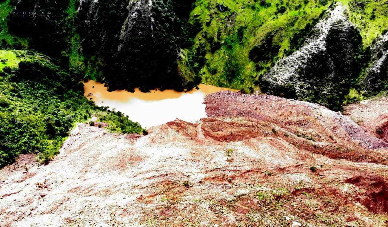 Represamiento agua en Villa Caro
