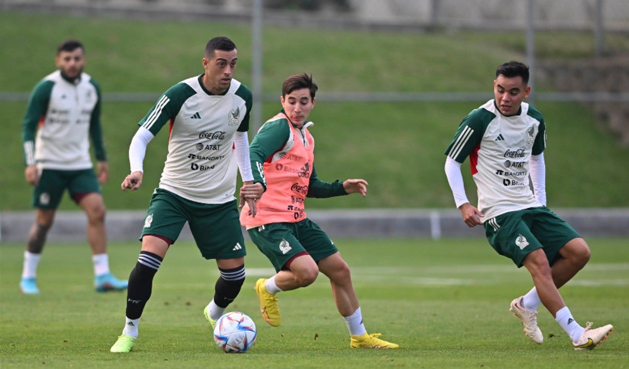 El 'Tri' en entrenamiento antes de viajar a Girona