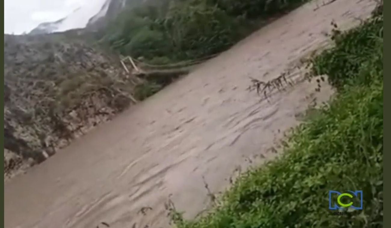 Se cayó el puente peatonal que comunica a Aratoca y Cepitá
