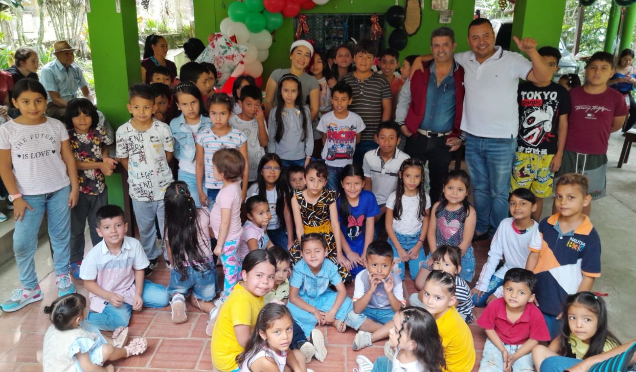 Entrega de regalos Radio Uno Bucaramanga