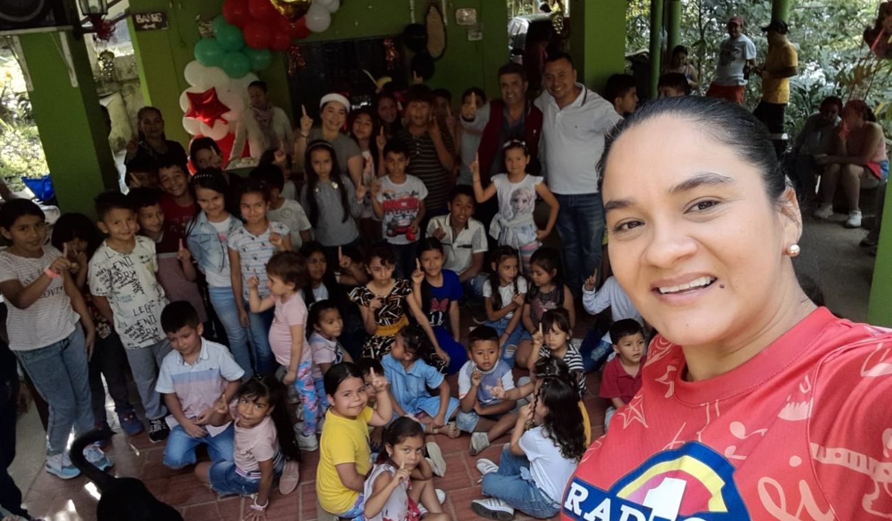 Entrega de regalos Radio Uno Bucaramanga