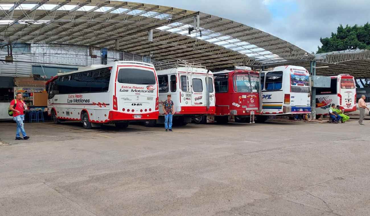 Buses en la terminal de Cúcuta