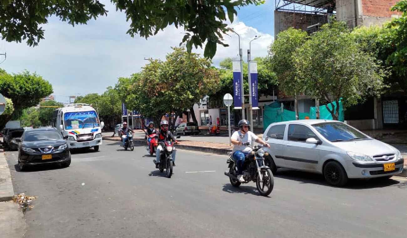 Carros en la avenida cero