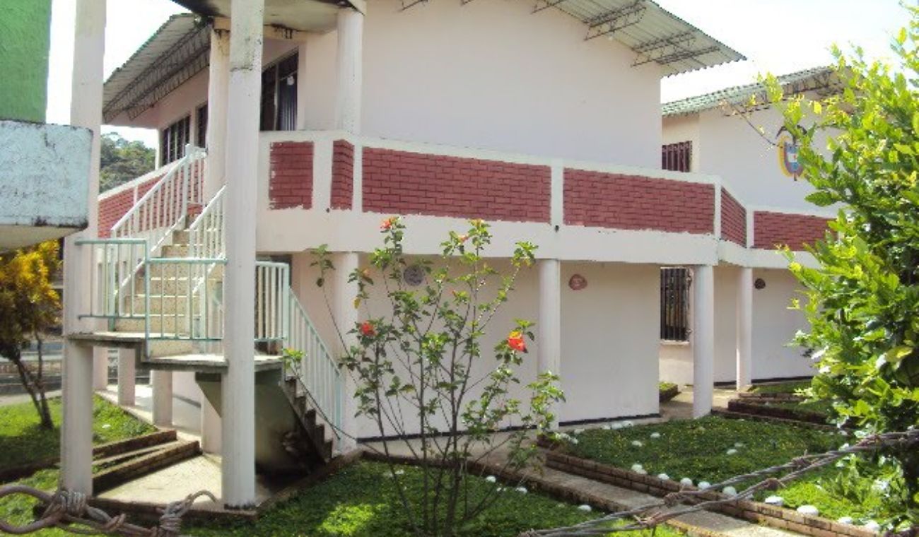 Colegio de Landázuri sin docentes