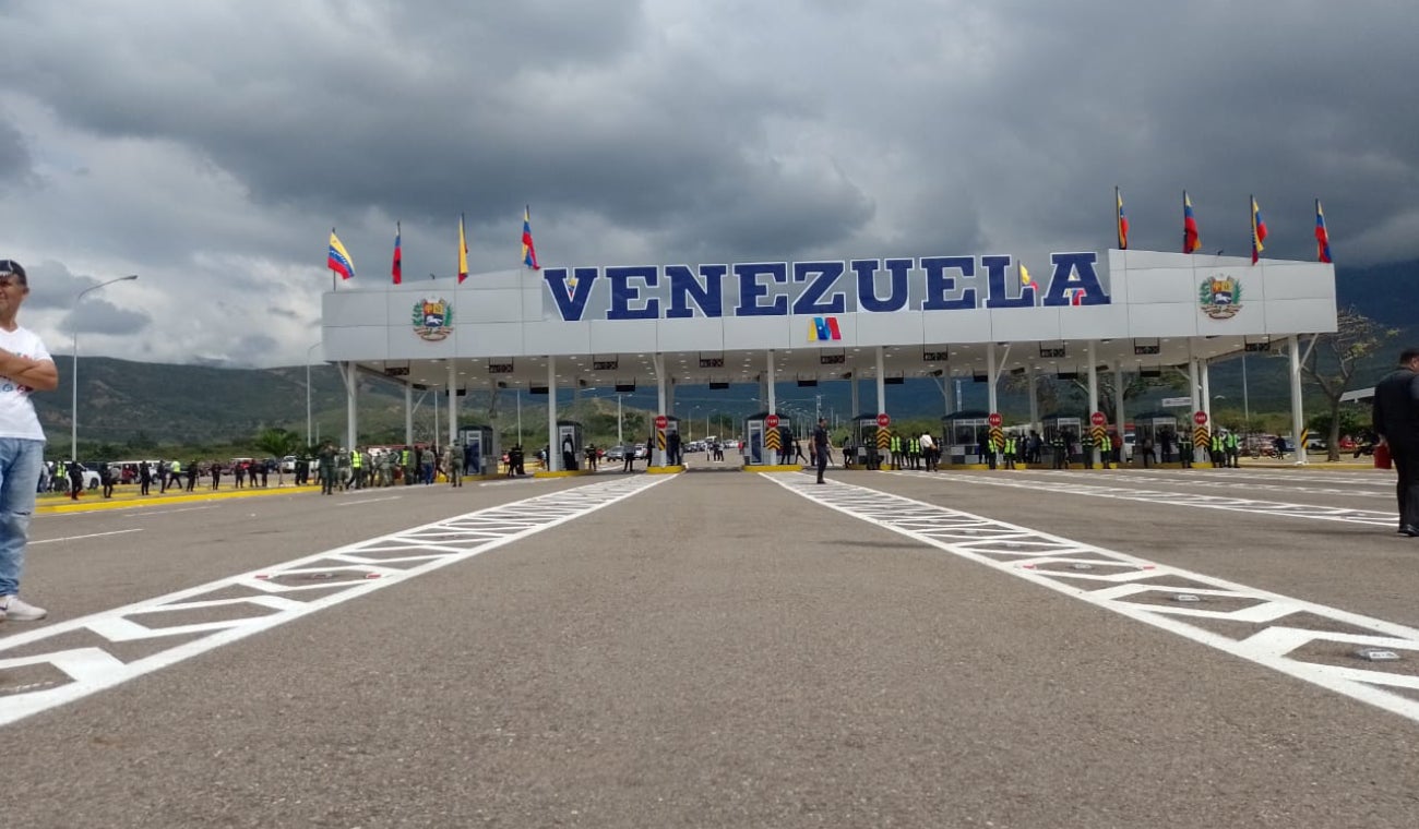 Puente Internacional Atanasio Girardot