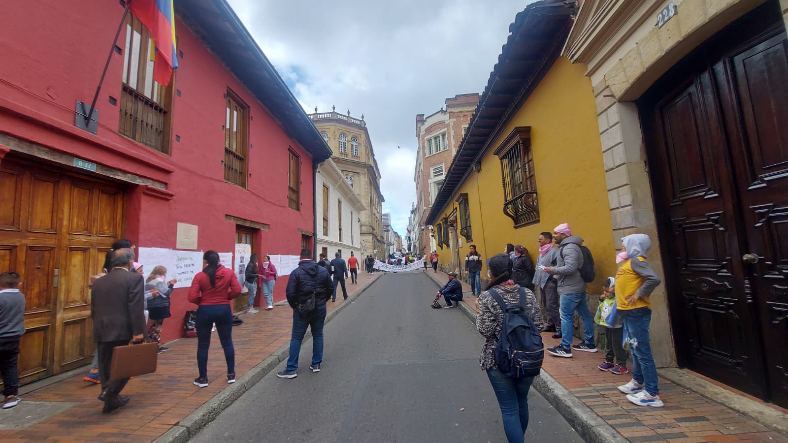 Plantón por mi Casa Ya