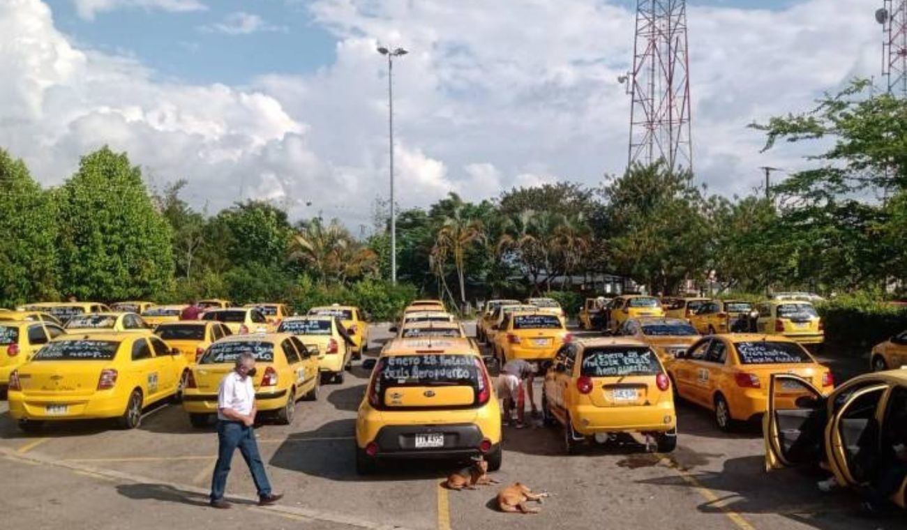 Protesta taxistas aeropuerto de Bucaramanga