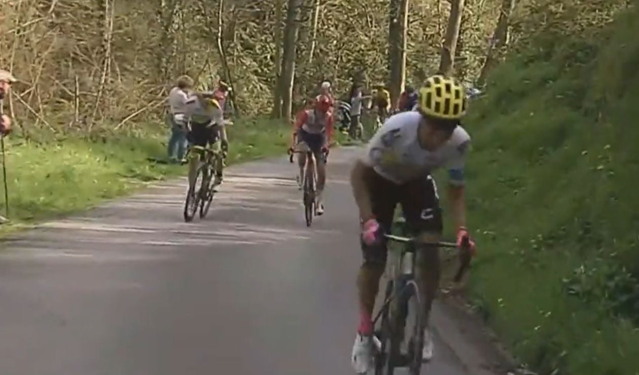 Ataque de Esteban Chaves en Vuelta al País Vasco