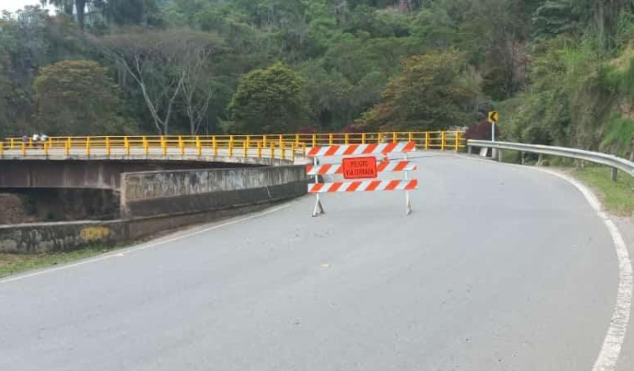 Puente en la vía Curos-Málaga podría colapsar