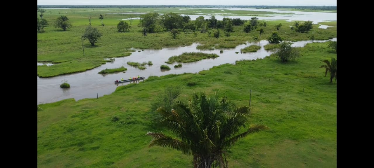 Buscan a bebé en el caño peruétano en Santander