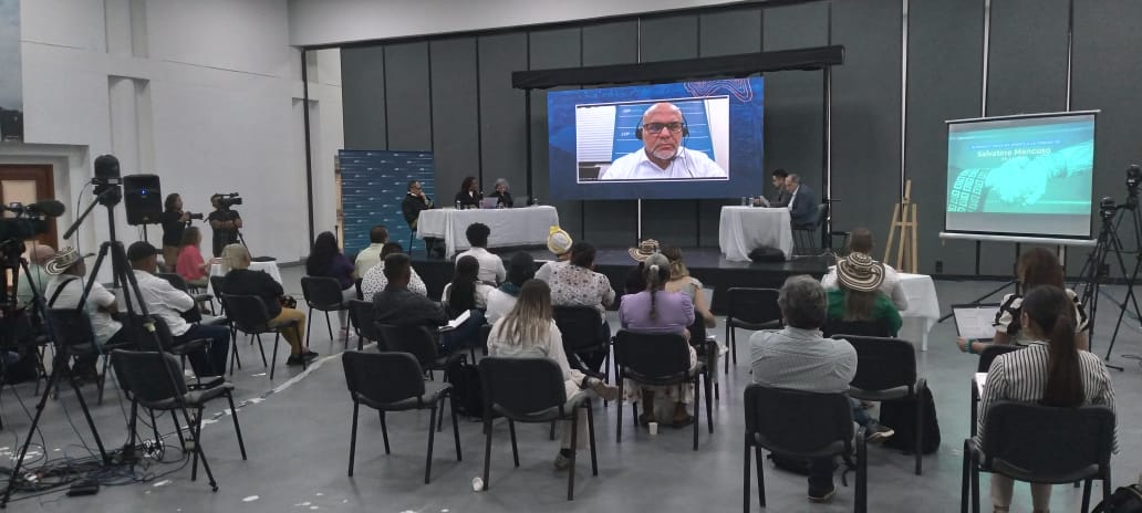 Víctimas escuchan a Mancuso