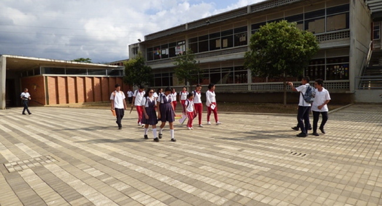 Las autoridades convocaron a los padres de los cuatro mil estudiantes para que obtengan el permiso.