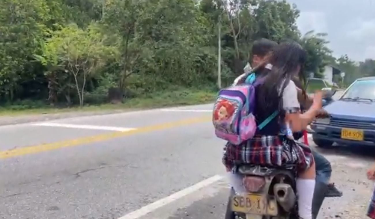 Accidente de tránsito cerca a un colegio en Santander