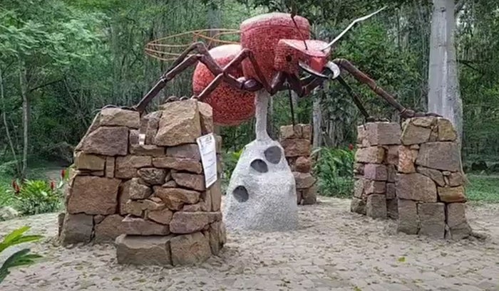 Escultura de la hormiga culona San Gil