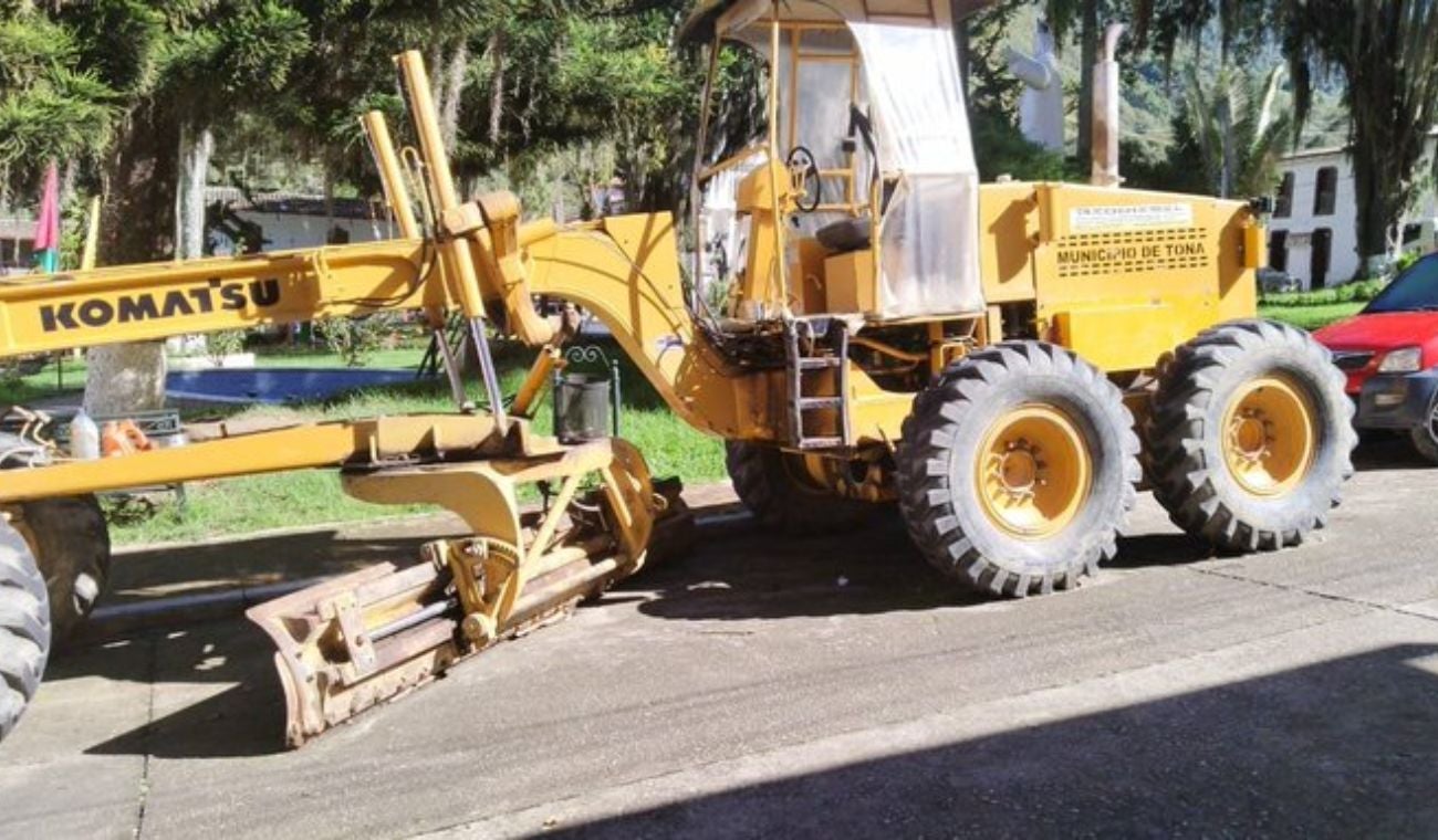Maquinaria amarilla Tona