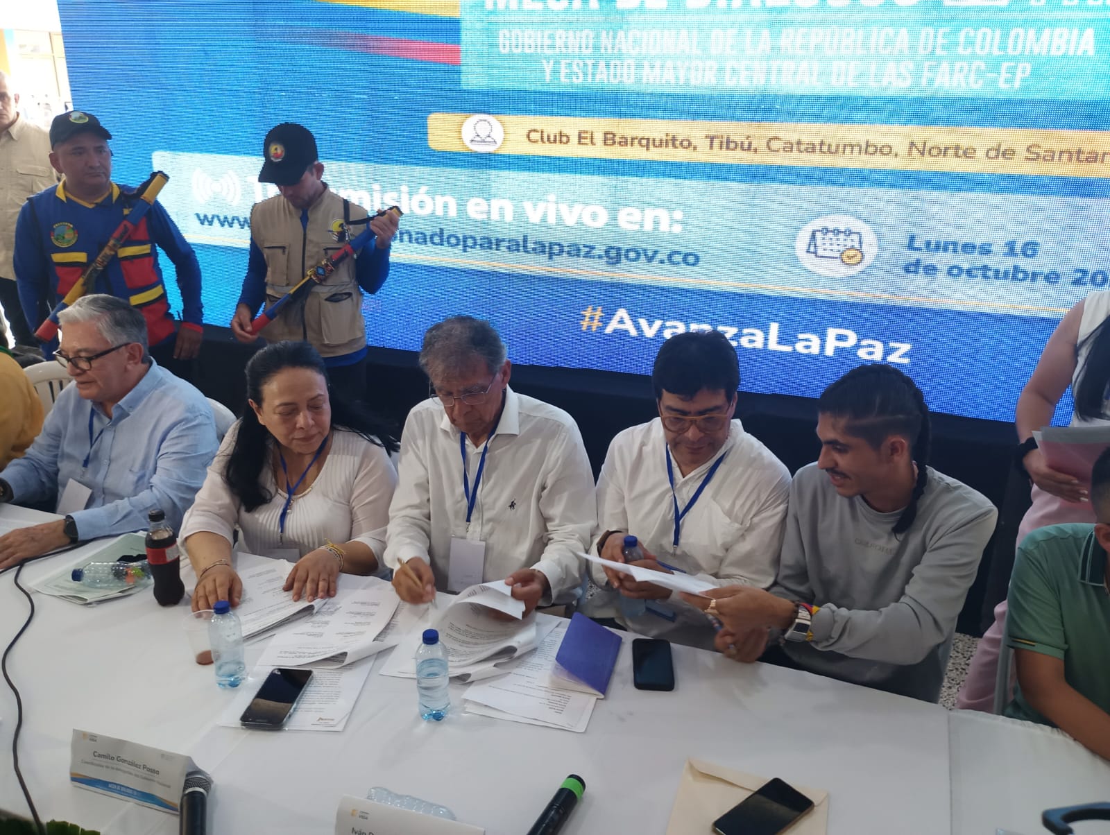 Firma del decreto de cese al fuego bilateral entre Gobierno y Disidencias Farc