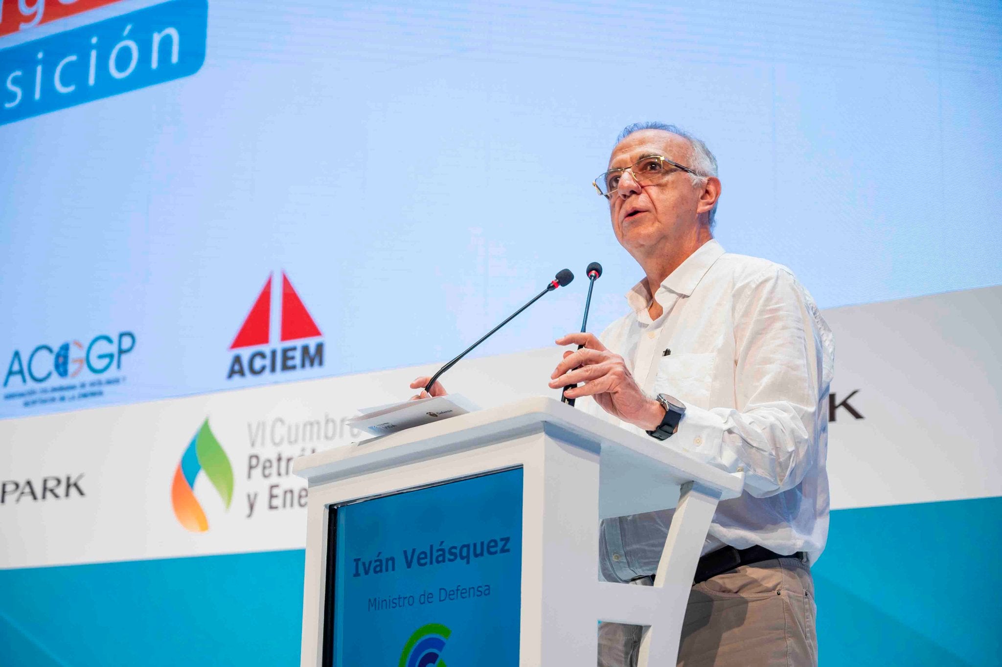 Iván Velázquez, Mindefensa