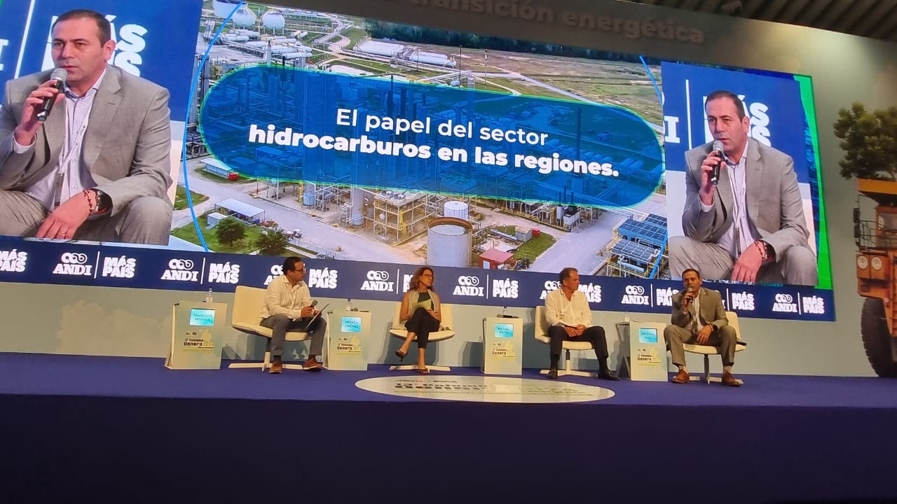 Gobernador de Santander, Juvenal Díaz Mateus.