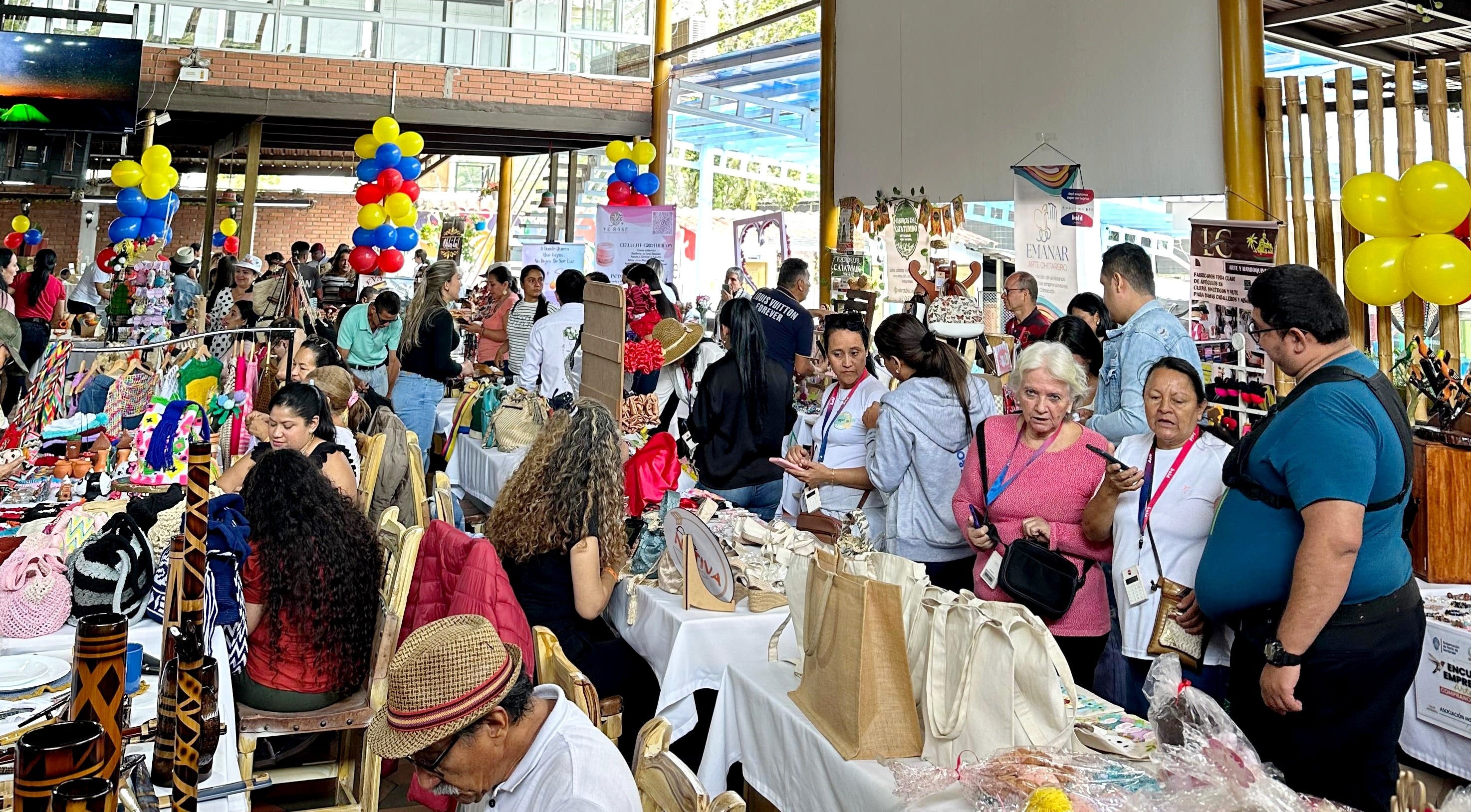 Más de cien emprendedores de artesanías exponen sus creaciones en Chinácota, Norte de Santander