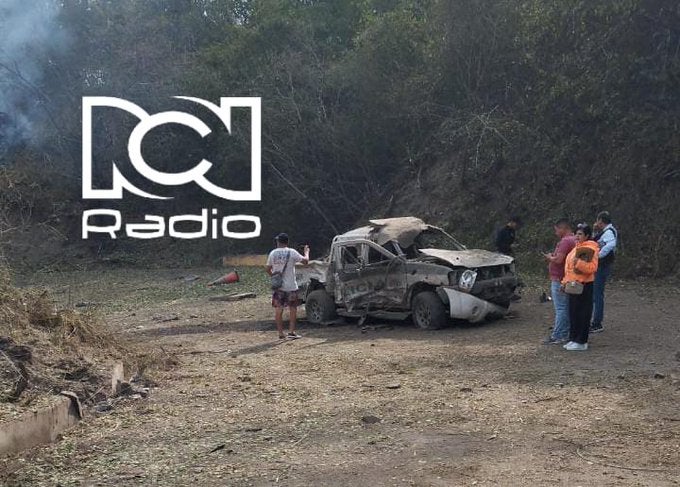 Patrulla de la policía en Atacada con explosivos en N.S